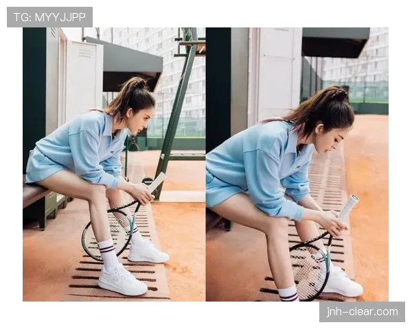 维纳斯今天穿得比球场还豪，感觉她不是打球是直接开派对？